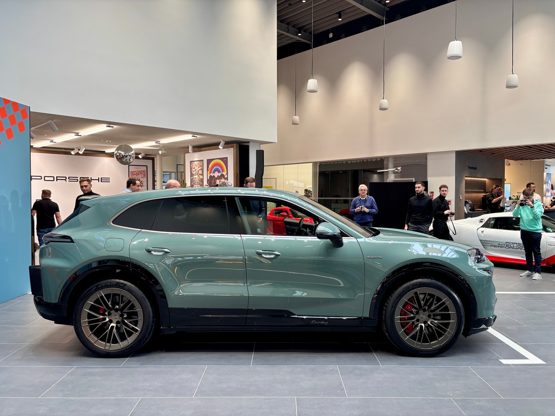 Premiera Cayenne Electric w Porsche Centrum Warszawa Wawer