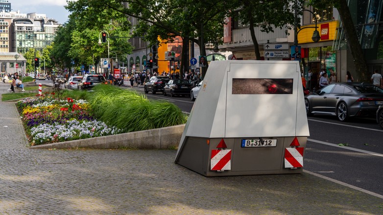Fotoradar w Berlinie ukryty w "przyczepie"