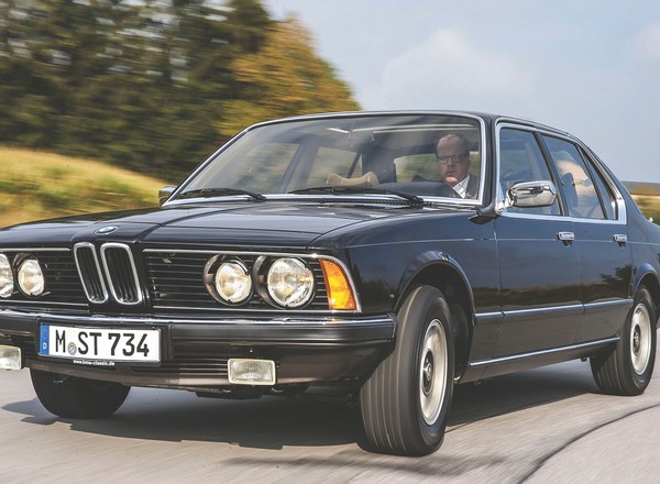 BMW 733i - lewy pas jest dla niego