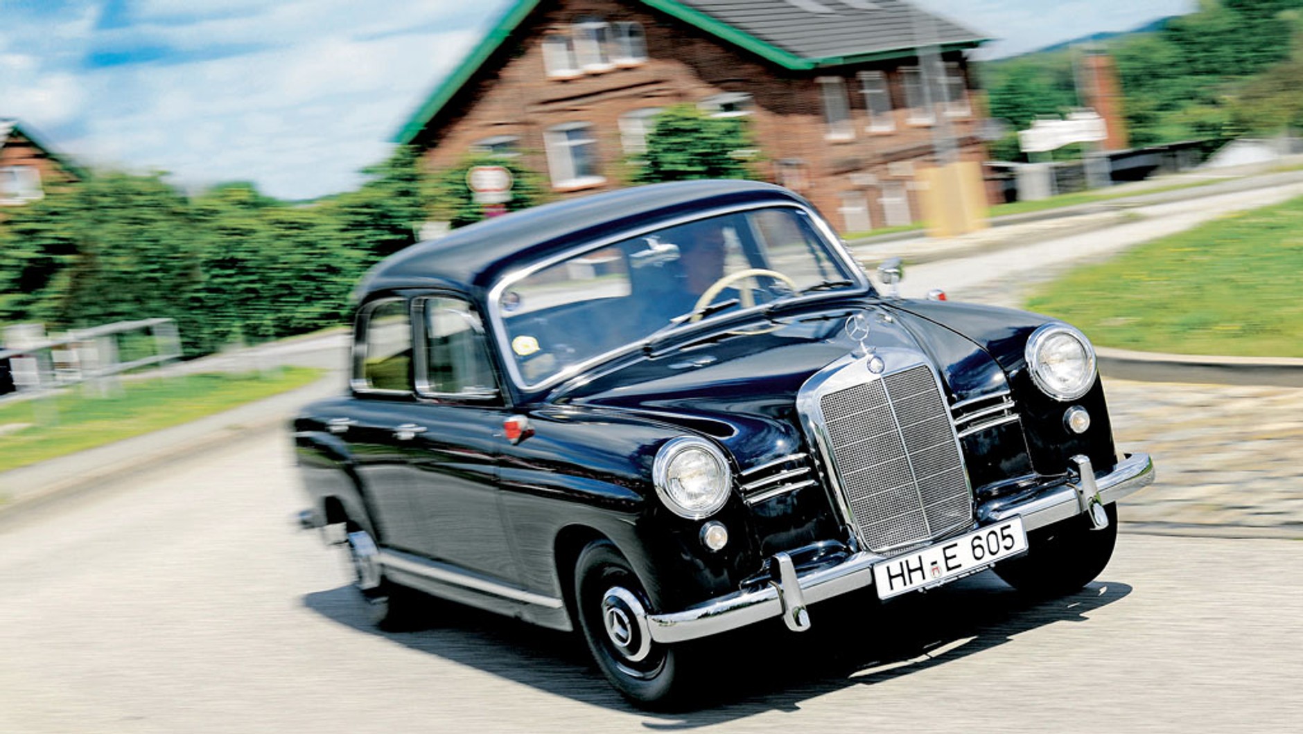 Większość Mercedesów „pontonów” miała pracowite życie – jeśli nie u bauera, to na taksówce. Temu konkretnemu egzemplarzowi się upiekło. Jego przebieg to tylko 5532 km.
