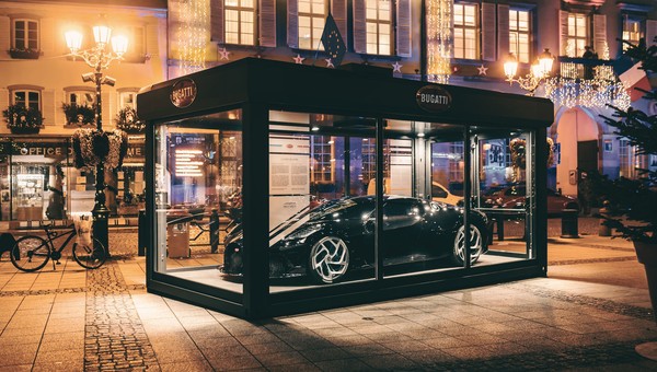 Najdroższe auto świata zamiast... jarmarku bożonarodzeniowego