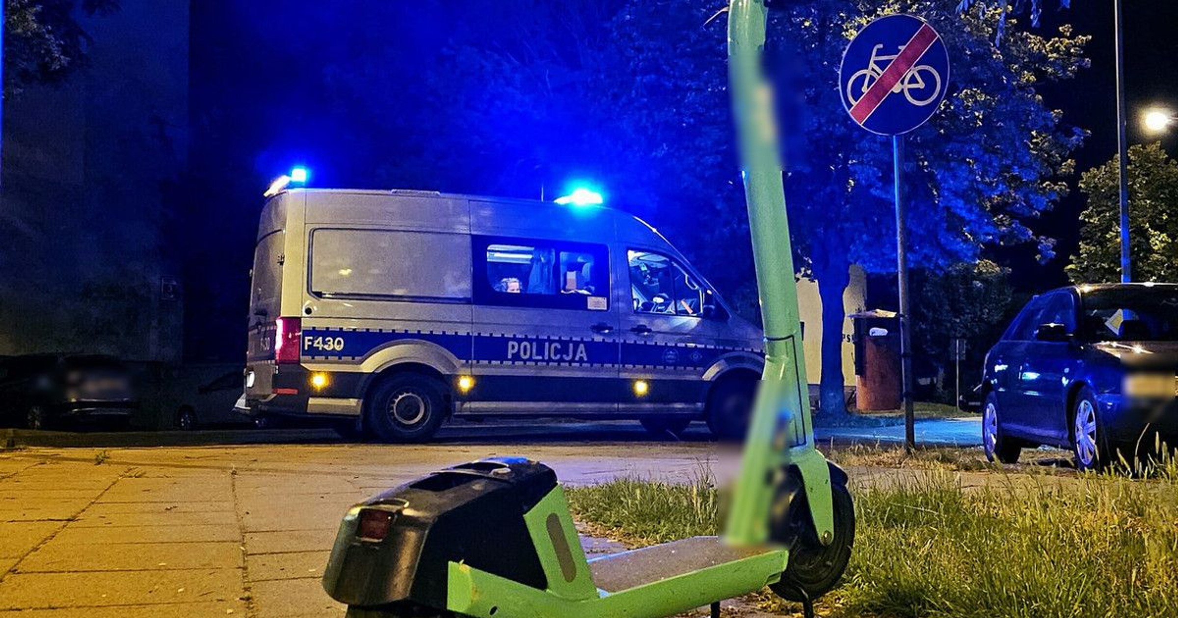 Jechał w nocy elektryczną hulajnogą. Musi zapłacić 2500 zł