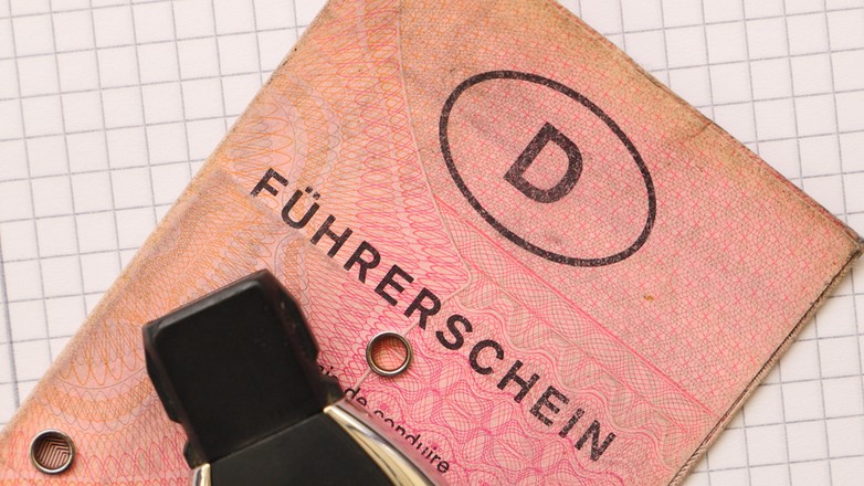 Niemieckie papierowe prawa jazdy stracą wkrótce ważność. Kto musi wymienić dokument?
