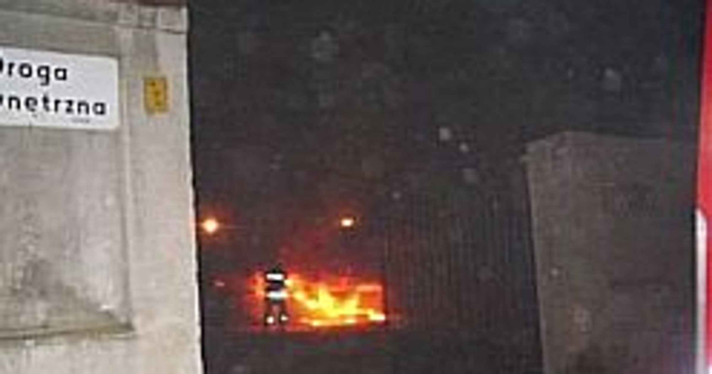 W Warszawie podpalają samochody.