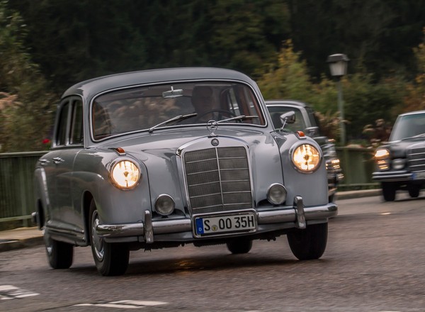 Zabytkowy Mercedes ministra zdrowia Łukasza Szumowskiego