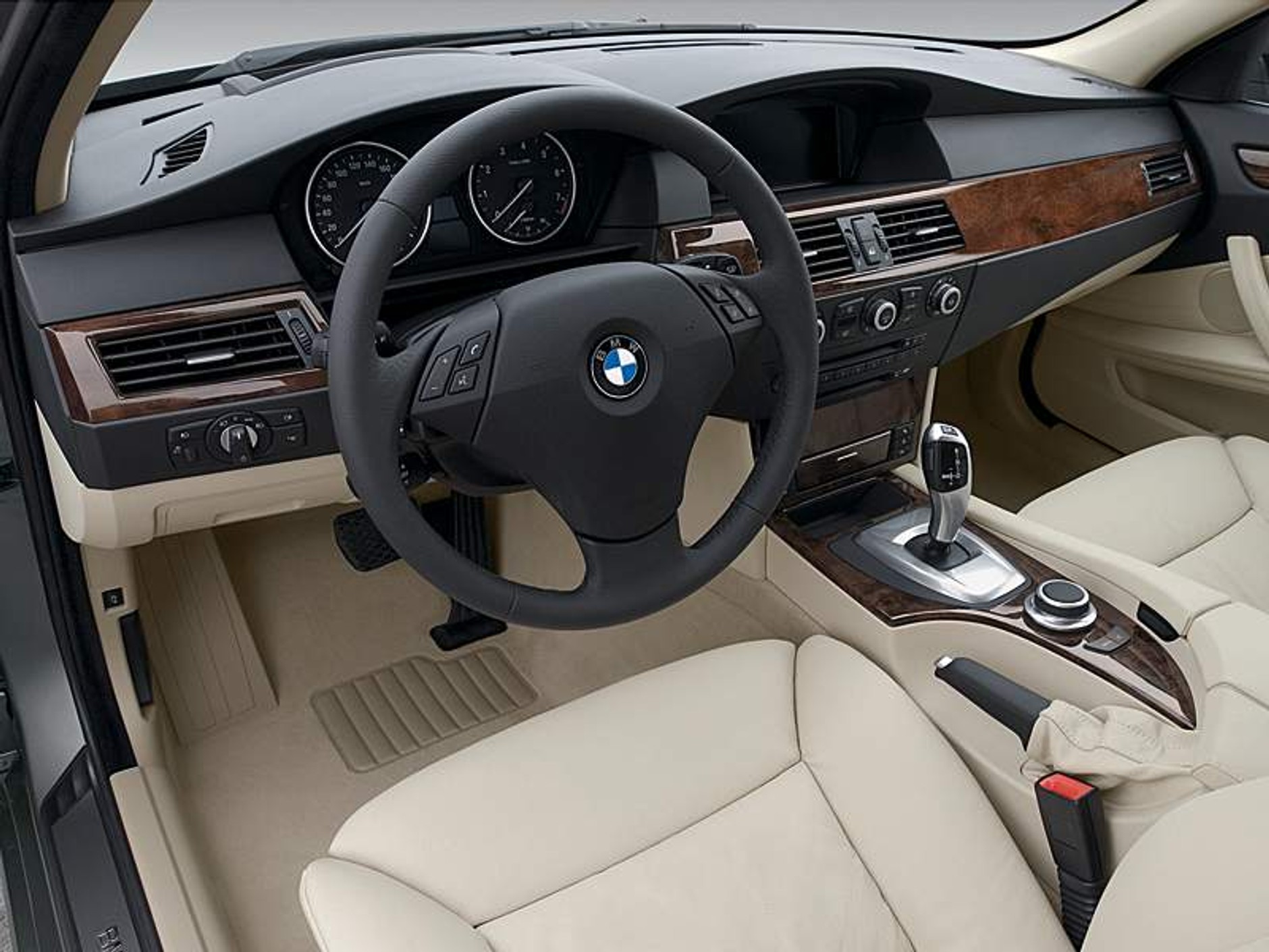 BMW 5: facelifting na półmetku (video)