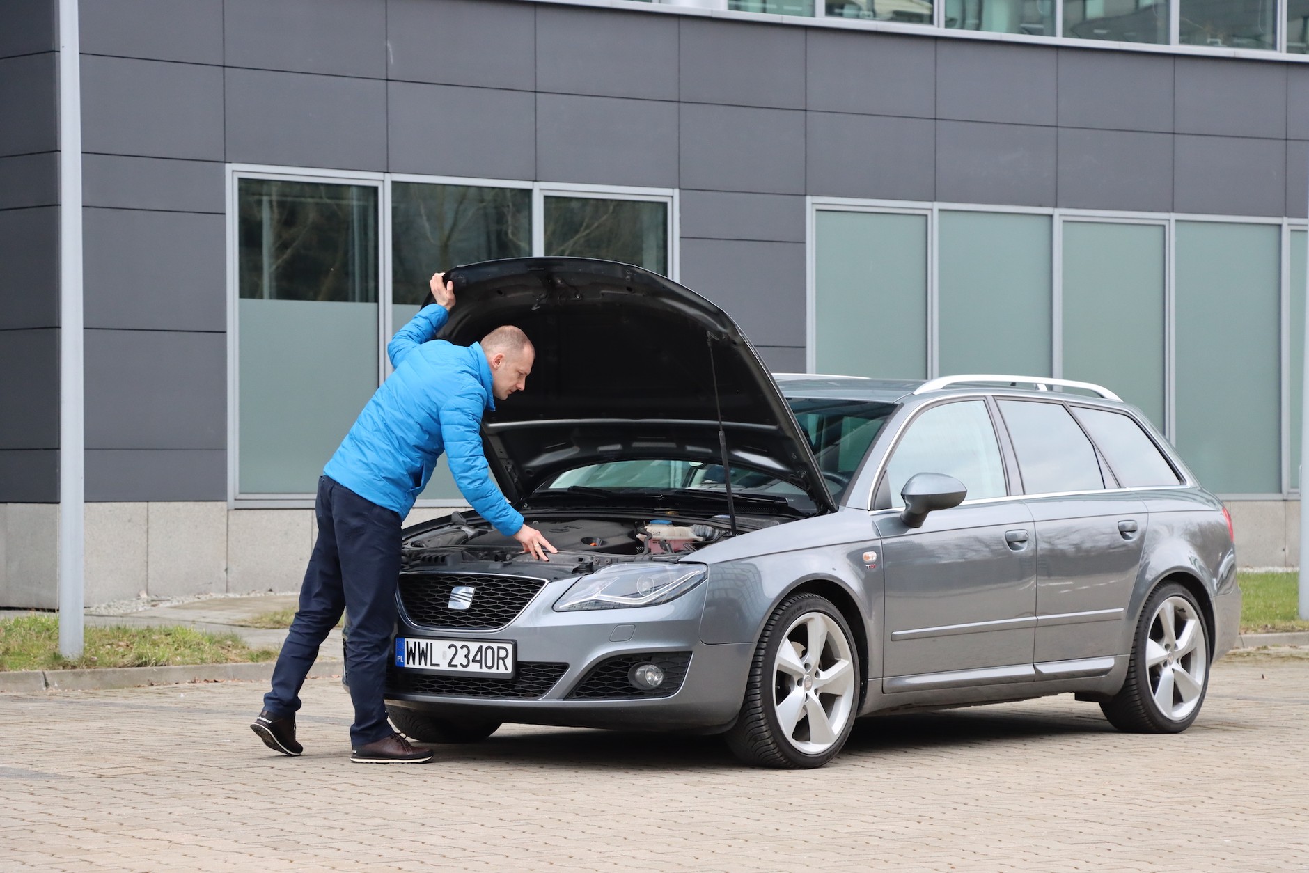 Oględziny używanego samochodu – na co zwrócić uwagę?