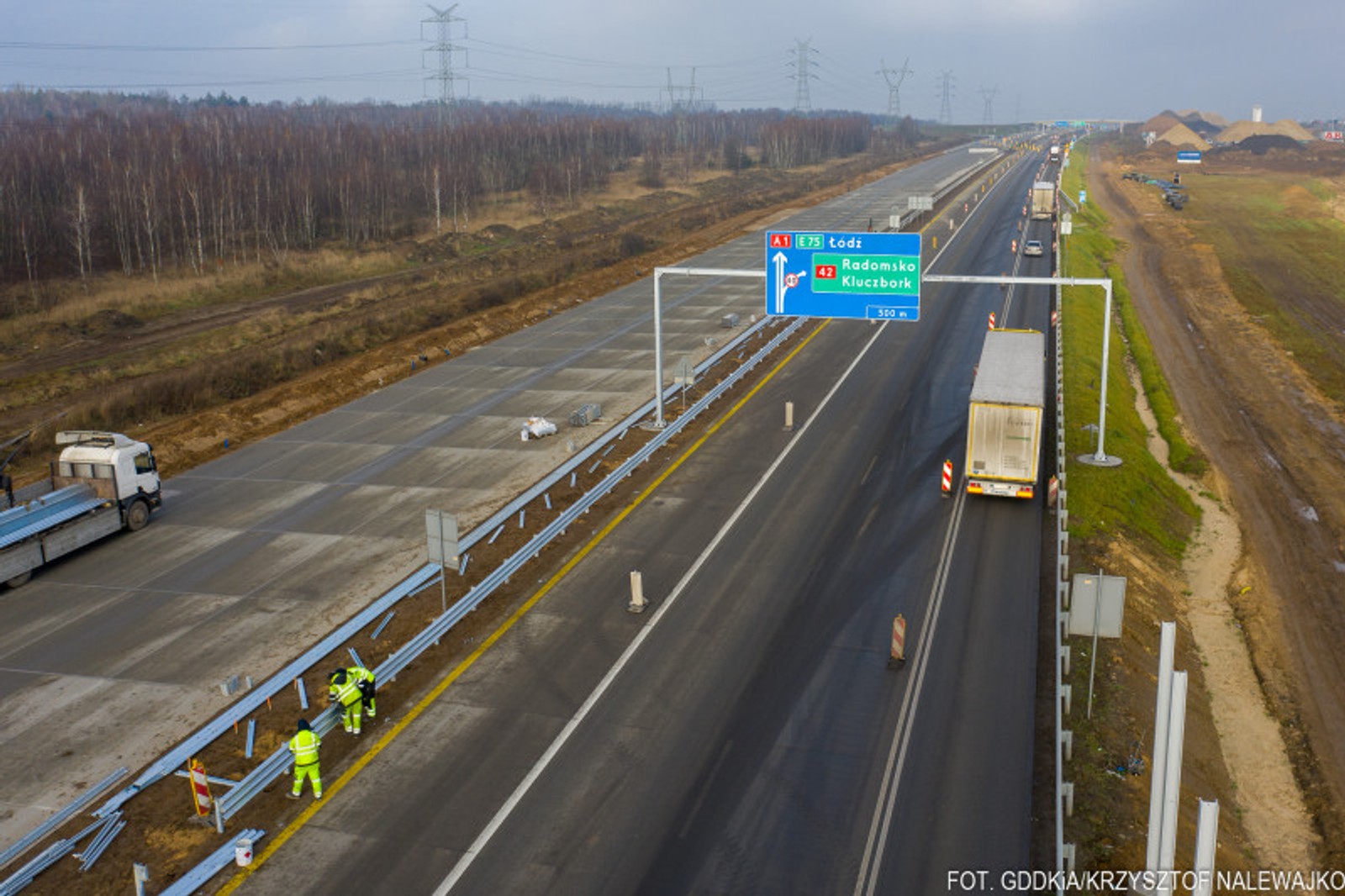 Jeszcze kilkanaście lat temu "sieć" autostrad w Polsce liczyła zaledwie kilkaset kilometrów. Przed Euro 2012 szybko nadrabialiśmy zaległości, teraz polskie drogi mają standardy lepsze niż europejska średnia. Wciąż da się jednak sporo poprawić.