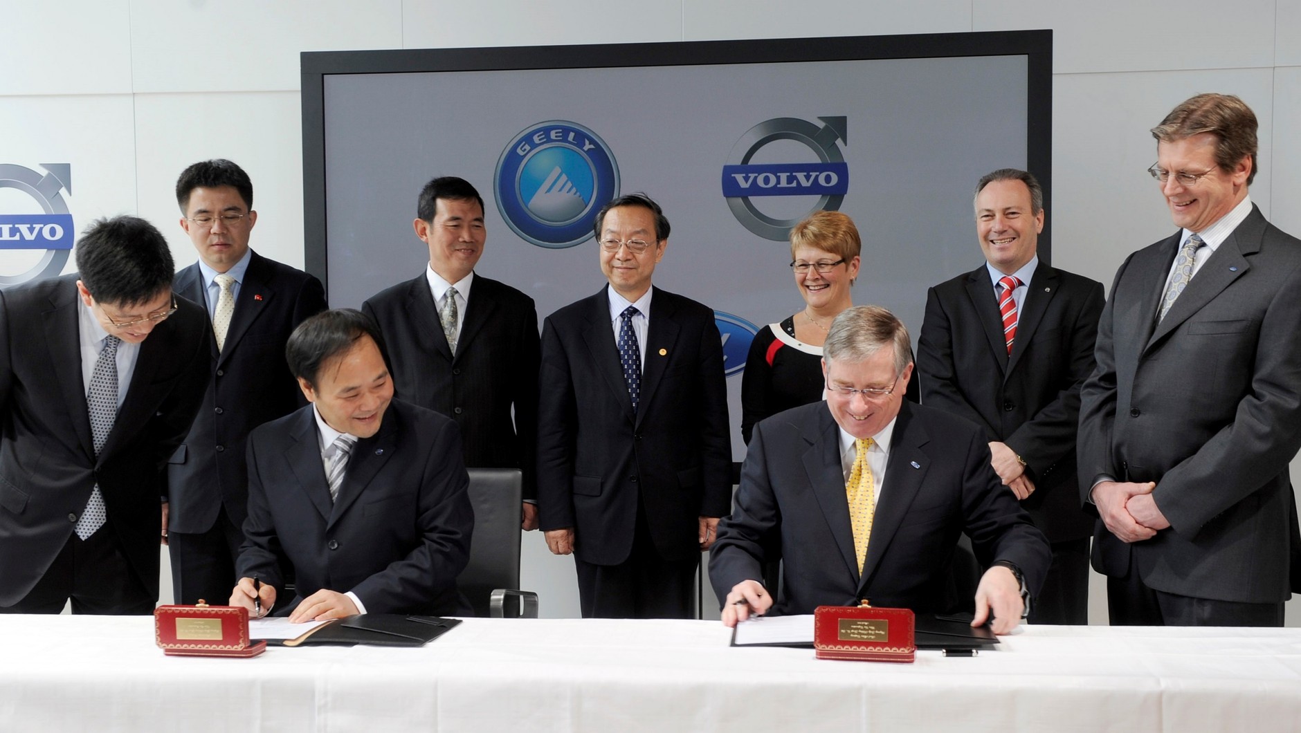 Podpisanie umowy kupna Volvo Car Group przez Zhejiang Geely Holding od Forda