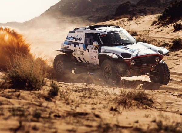 Hołowczyc i Kurzeja na podium w rajdzie Saudi Baja 2023