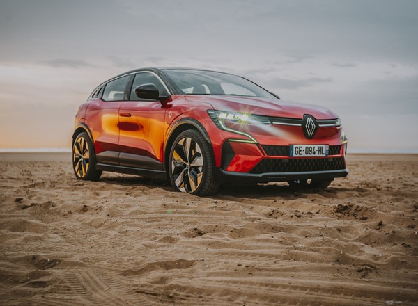 Jeździliśmy nowym Renault Megane E-Tech. Tak, jest elektryczne!