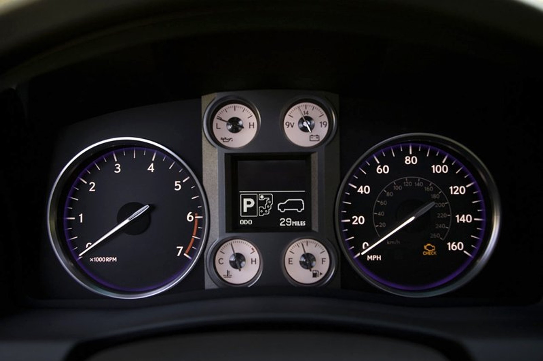 Lexus LX 570 nowa kreacja na temat Land Cruisera