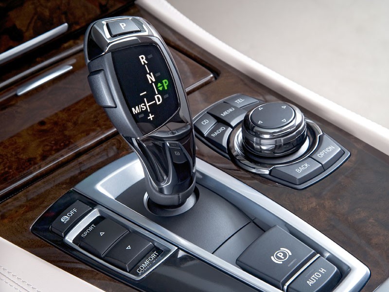 BMW 760i – nowy silnik 6,0 V12 i 8-biegowy automat