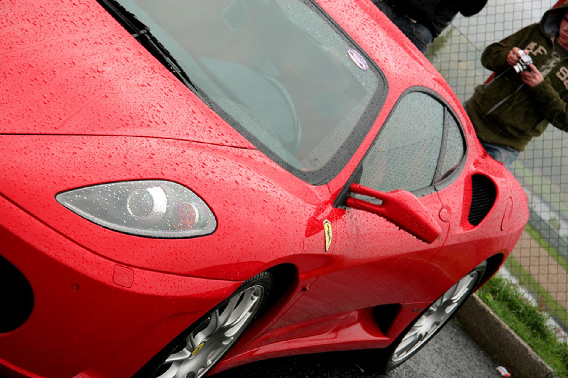 Autodrom Most: sportowe rakiety w deszczu (fotogaleria)