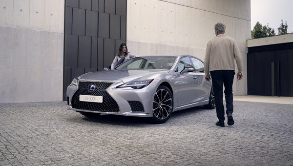 Lexus LS będzie żwawszy - zmiany we flagowej limuzynie