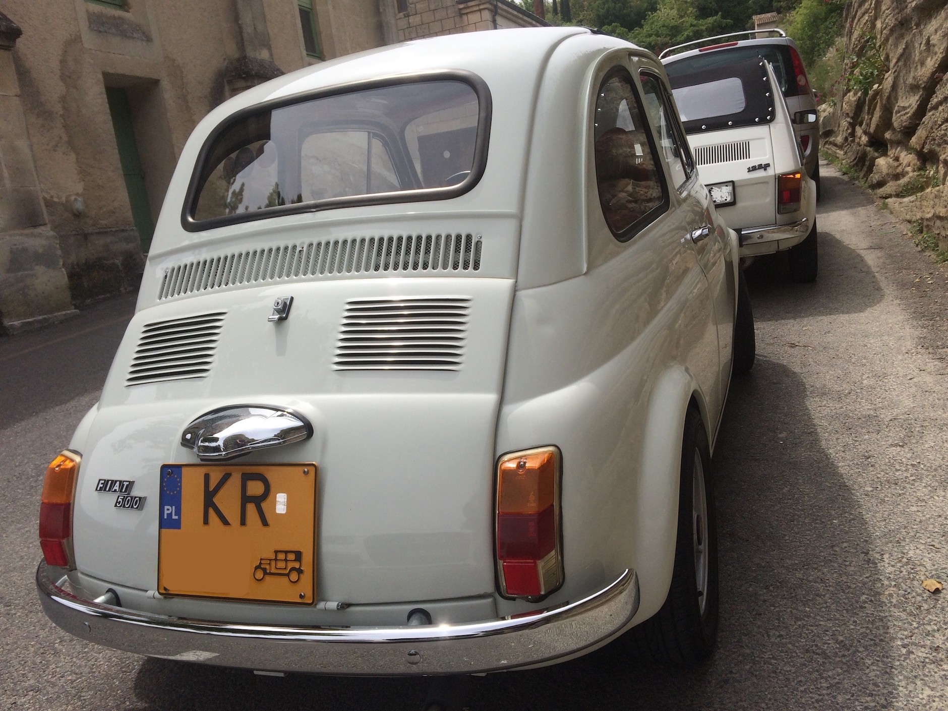 Fiaty 500 i 126p w Lacoste w Prowansji