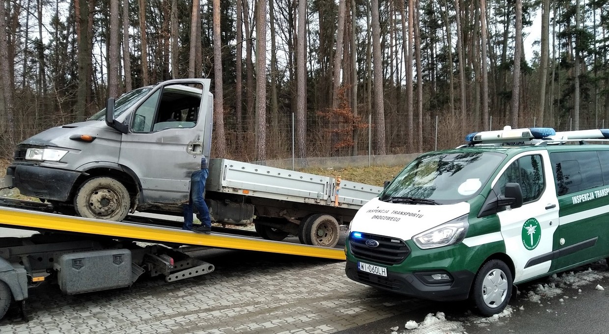 "Przedsiębiorca roku" chciał zaoszczędzić na lawecie. Zapłacił i za nią, i mandat