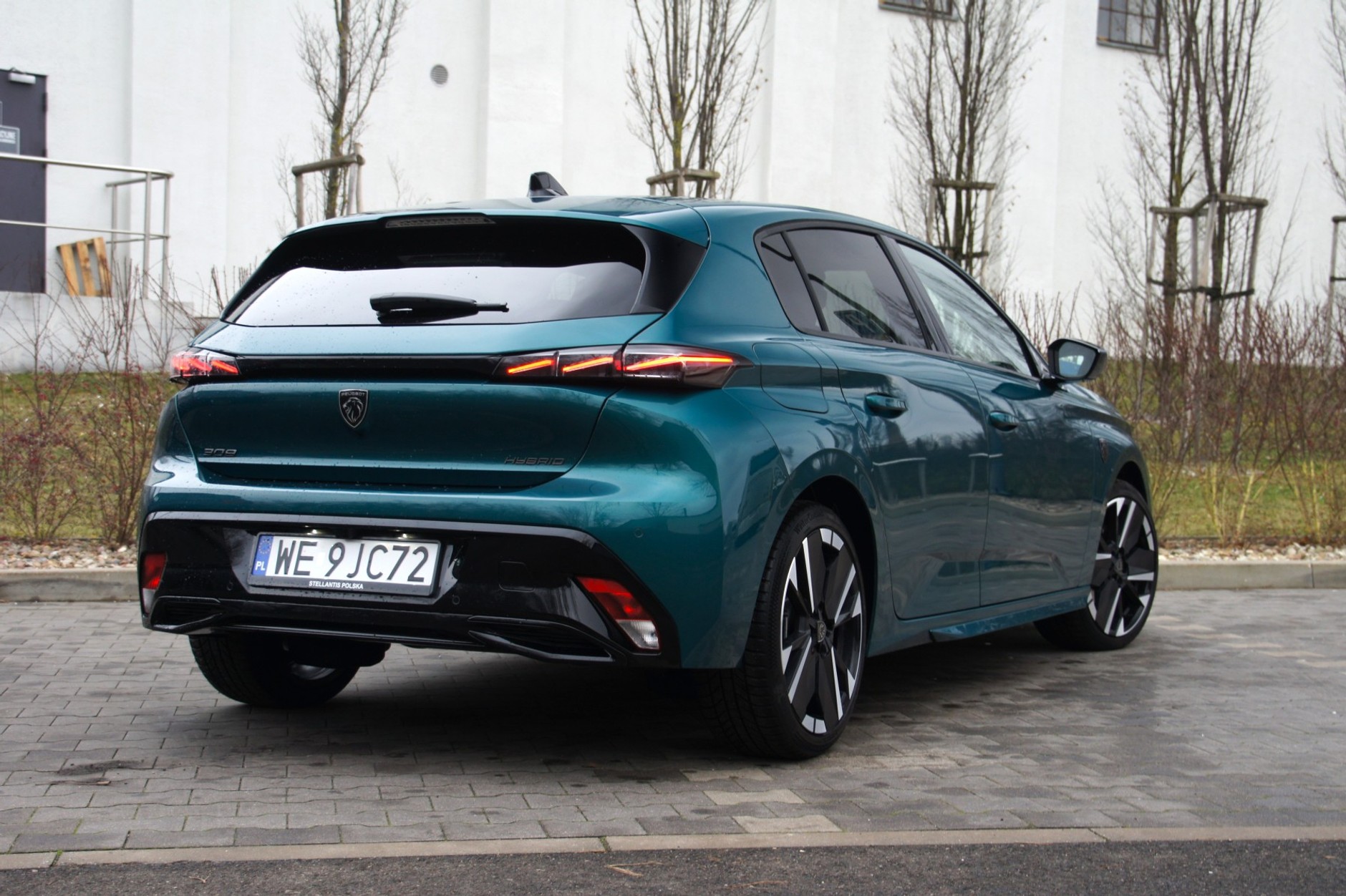 Peugeot 308 1.2 Hybrid 145 KM