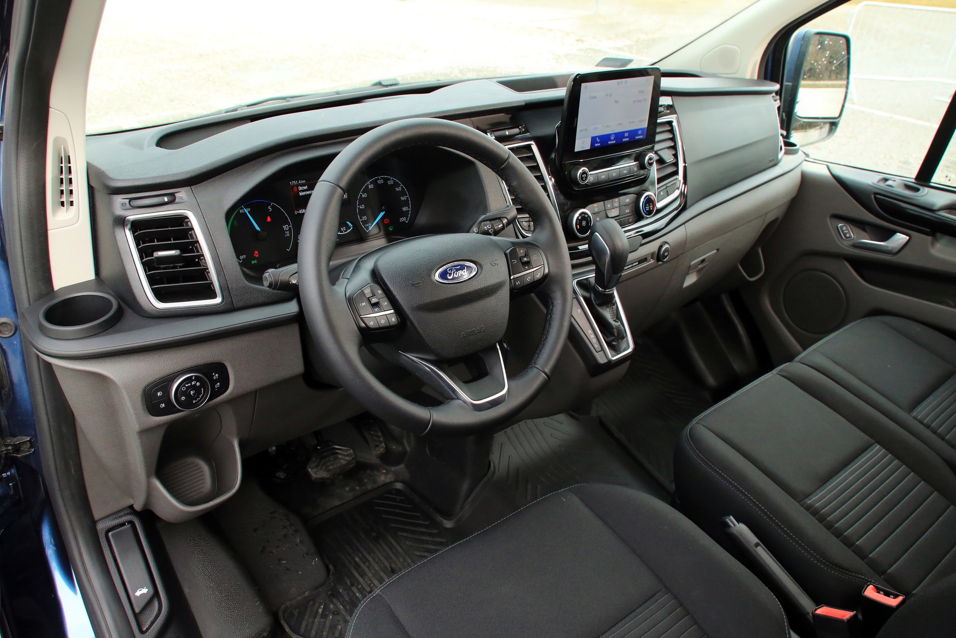 Ford Transit Custom plug-in – miejski dostawczak