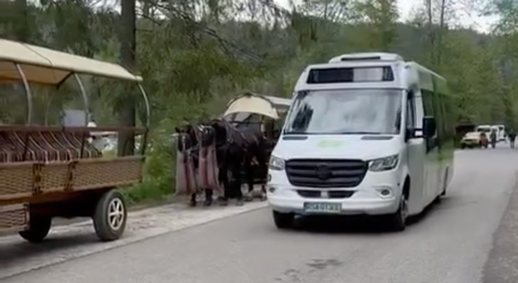 Elektryczny bus na razie jest w fazie testów. Być może tego typu pojazd stanie się środkiem transportu dla osób zmierzających do Morskiego Oka