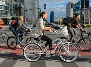 Rząd znalazł sposób na walkę z wykluczeniem komunikacyjnym. Polacy na rowery
