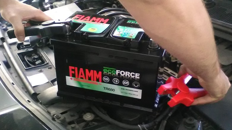 Jak odczytać parametry na etykiecie akumulatora?