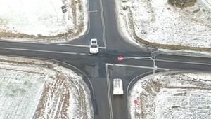 Policyjny dron nad skrzyżowaniem. W godzinie 15 kierowców zignorowało znak STOP