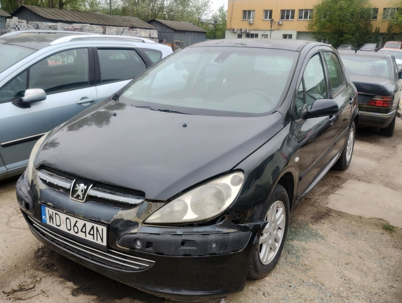 Porzucone samochody oferowane na sprzedaż przez ZDM Warszawa