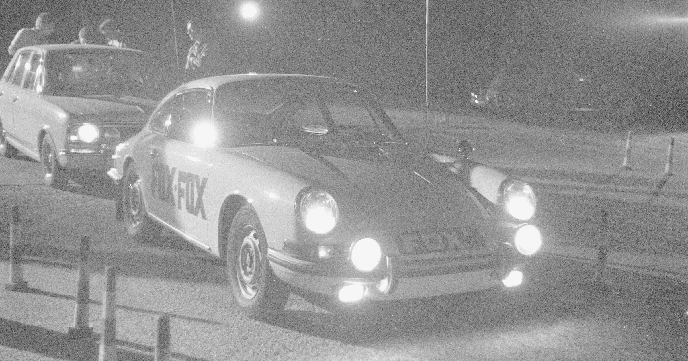 Bogumił Kobiela, jeden z najwybitniejszych aktorów pokolenia powojennego i pasjonat motoryzacji za kierownicą Porsche - kard z filmu "Przekładaniec" (1968 r.) w reż. Andrzeja Wajdy