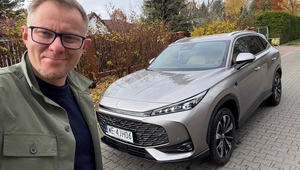 Jeździłem hybrydową wersją najpopularniejszego w Polsce chińskiego SUV-a. Fajny napęd, ale są i wpadki