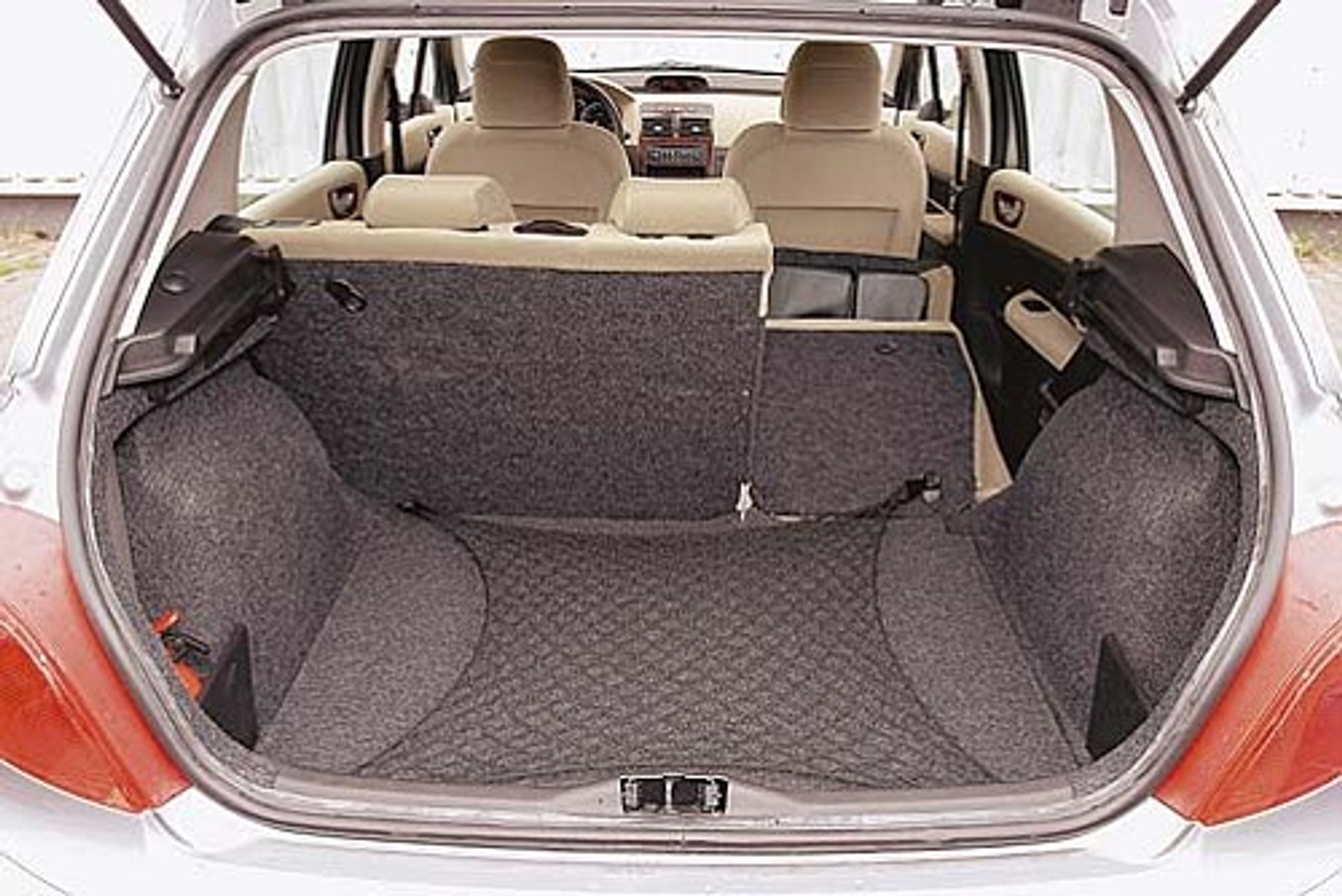 Umarł król, niech żyje król!