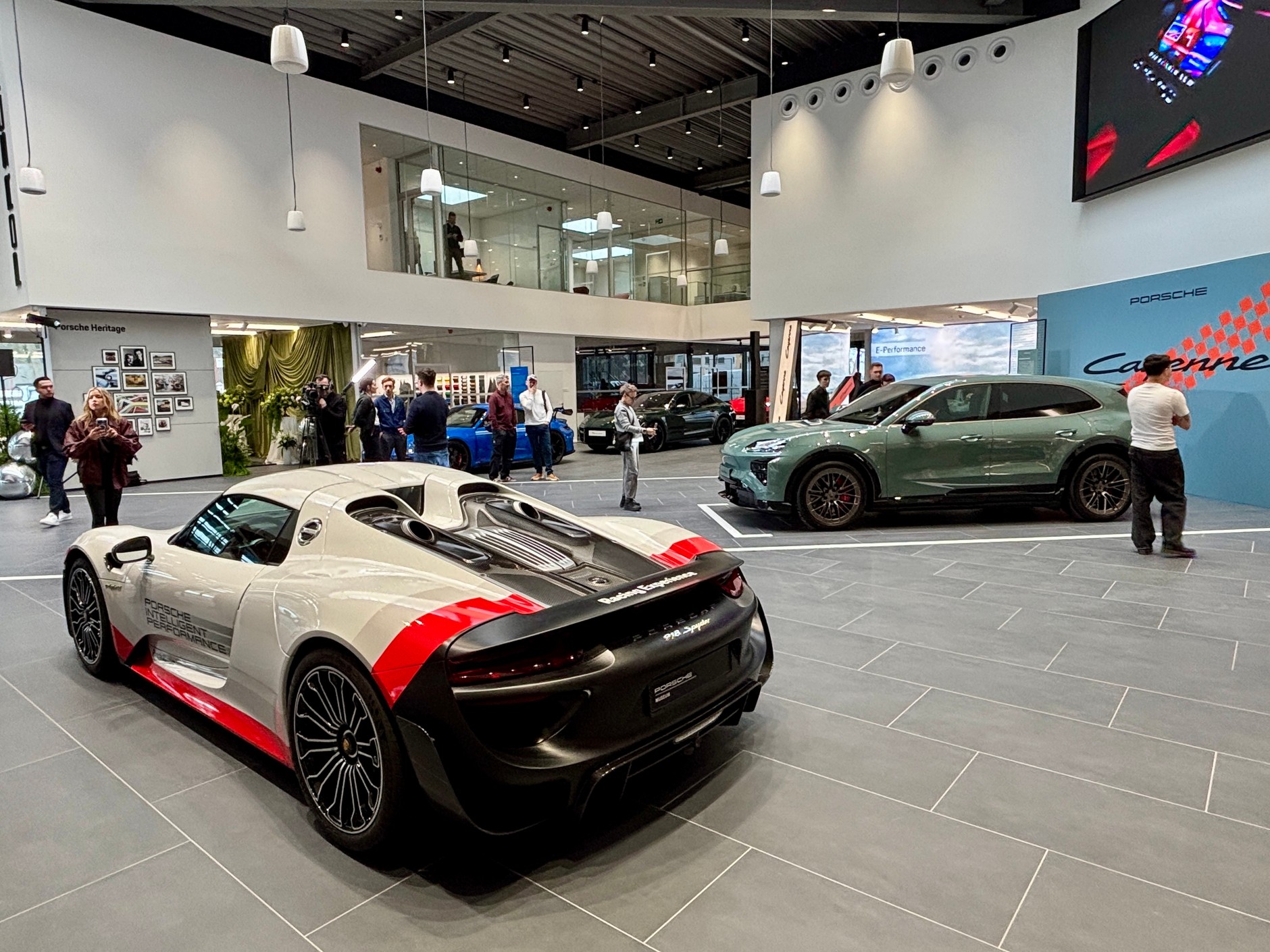 Premiera Cayenne Electric w Porsche Centrum Warszawa Wawer