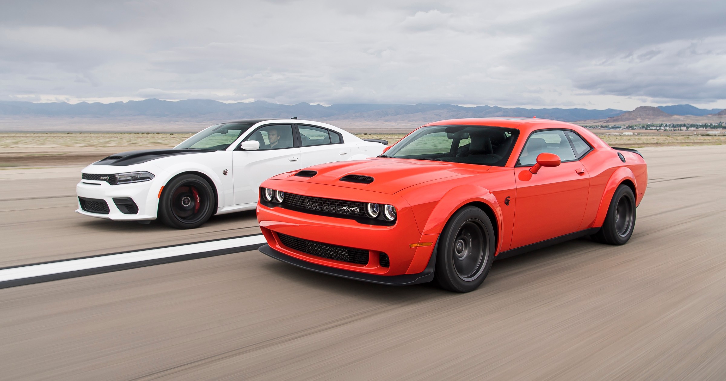 Dodge Challenger SRT Super Stock (2020) i Dodge Charger SRT Hellcat (2021)