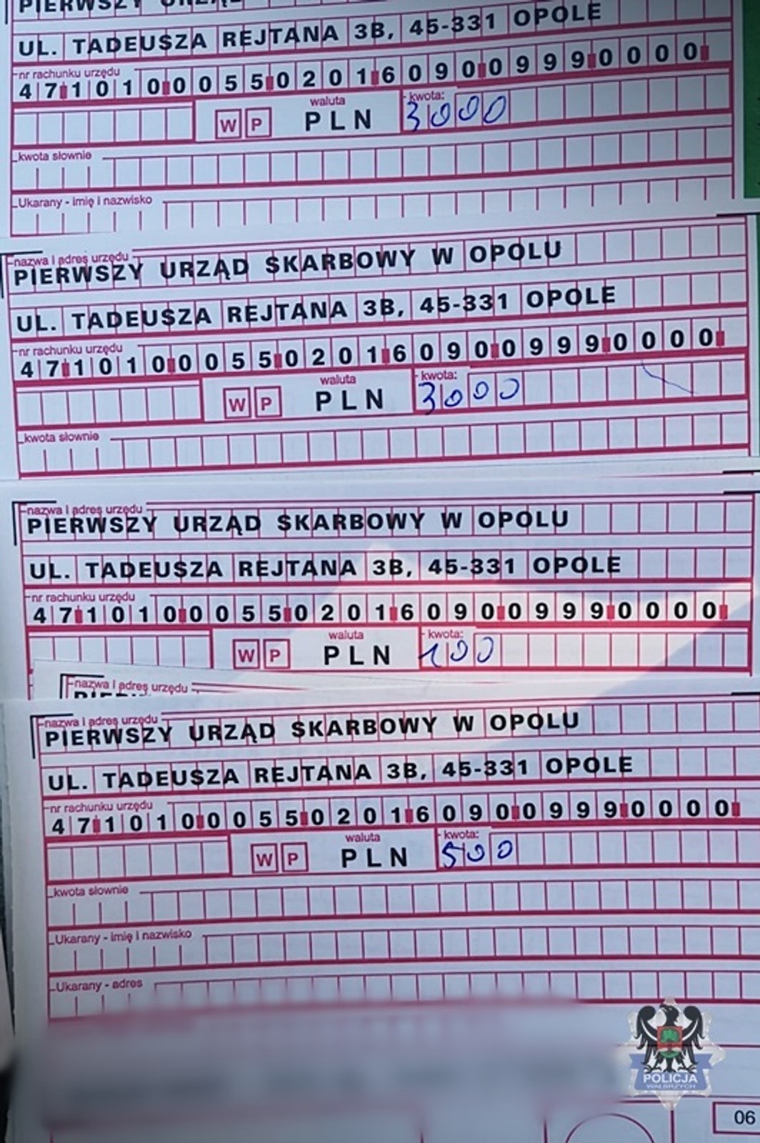 Policjanci zauważyli toczącego się dostawczaka. Po chwili wszystko stało się jasne