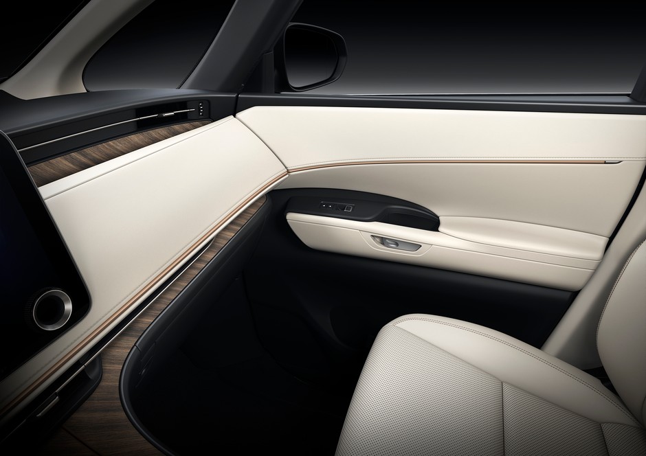 Lexus LM 350h. Ekskluzywny van z Azji debiutuje w Europie