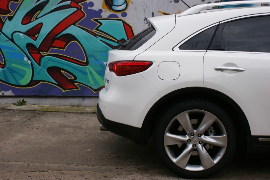 Infiniti QX70 S
