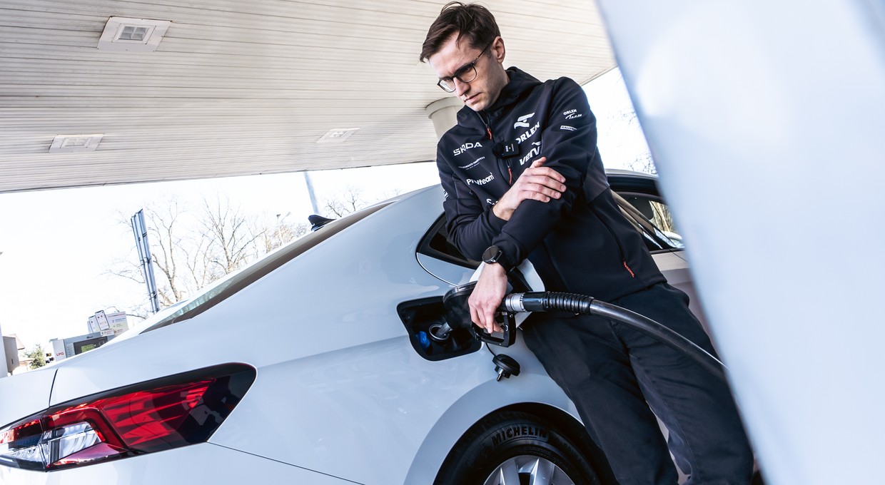 Miko Marczyk ustanawia rekord świata. Jadąc Skodą Superb pokonał ponad 2800 km bez tankowania