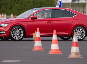 Edyta Górniak ze Skodą nauczy się prowadzić auto
