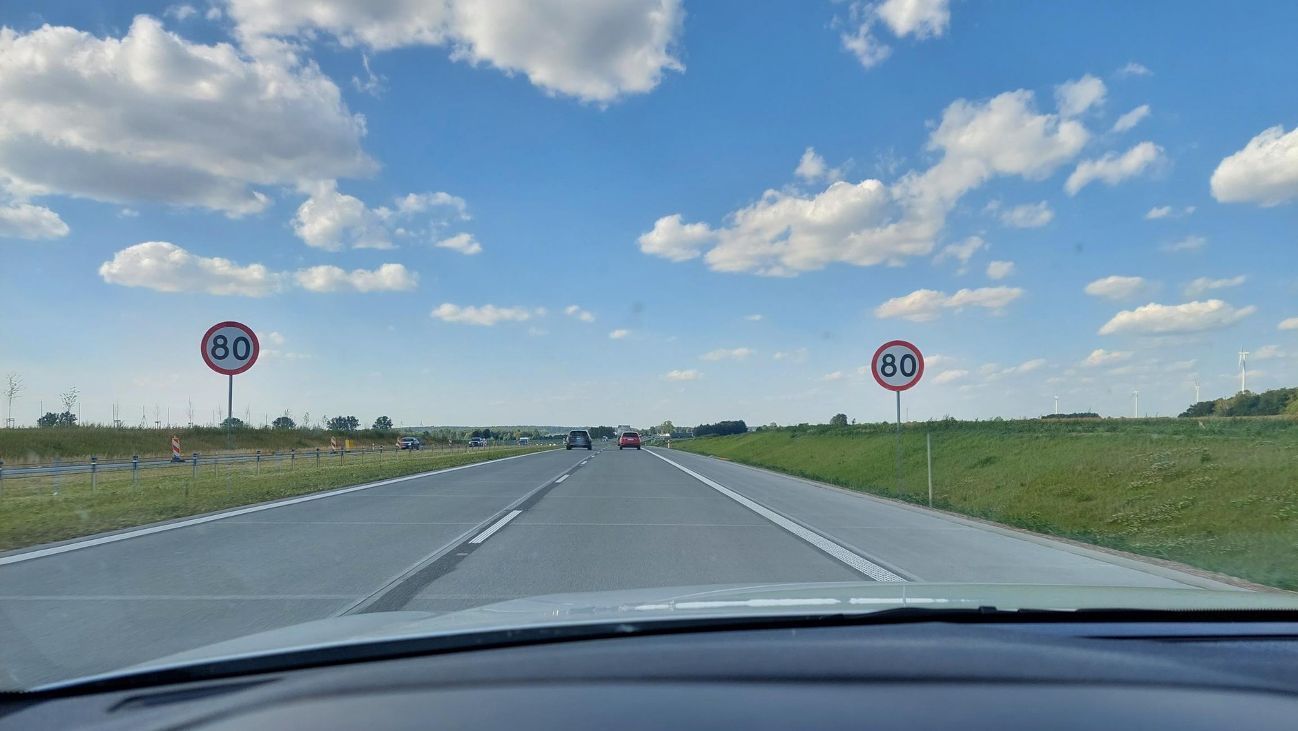 Ograniczenia na S7 – kierowcy po chwili od minięcia znaku o nich zapominają!