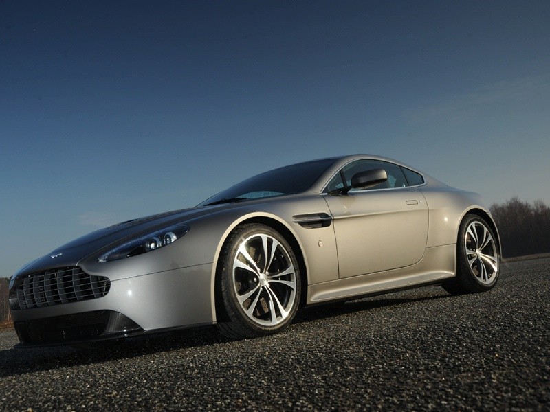 Genewa 2009: Aston Martin V12 Vantage – większy silnik dla małego Astona