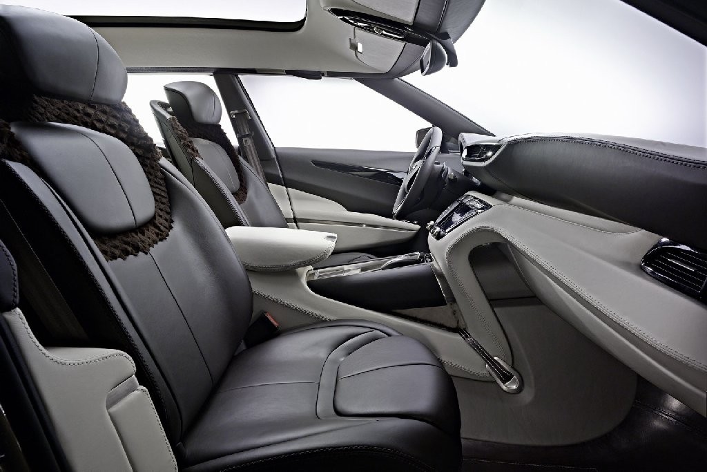 Aston Martin Lagonda - Brzydkie kaczątko w stylu retro