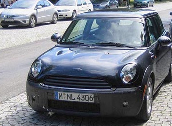 Zdjęcia szpiegowskie od naszego czytelnika: Nowe MINI w ruchu ulicznym