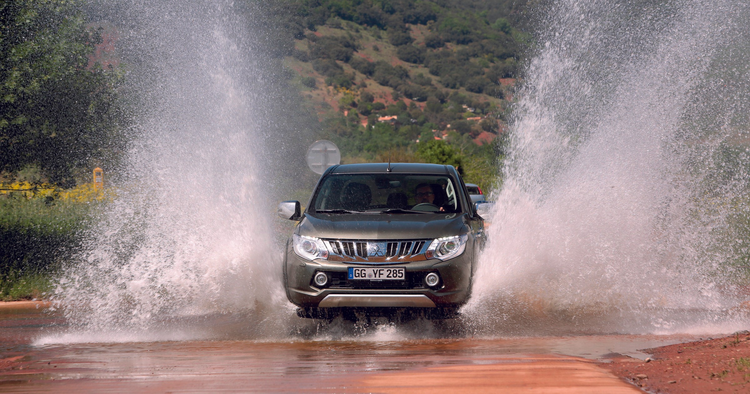 Mitsubishi-L200(1)