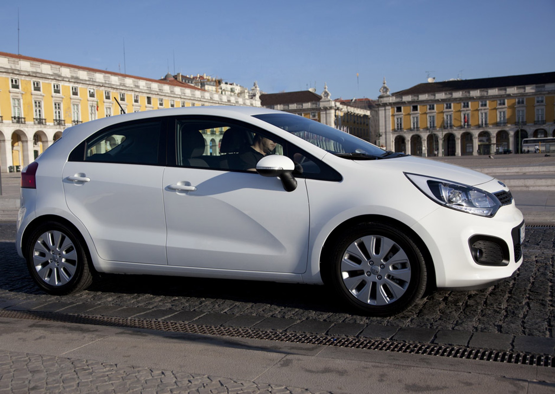 Wszystko o Kii Rio: czy zrobi zamęt w klasie