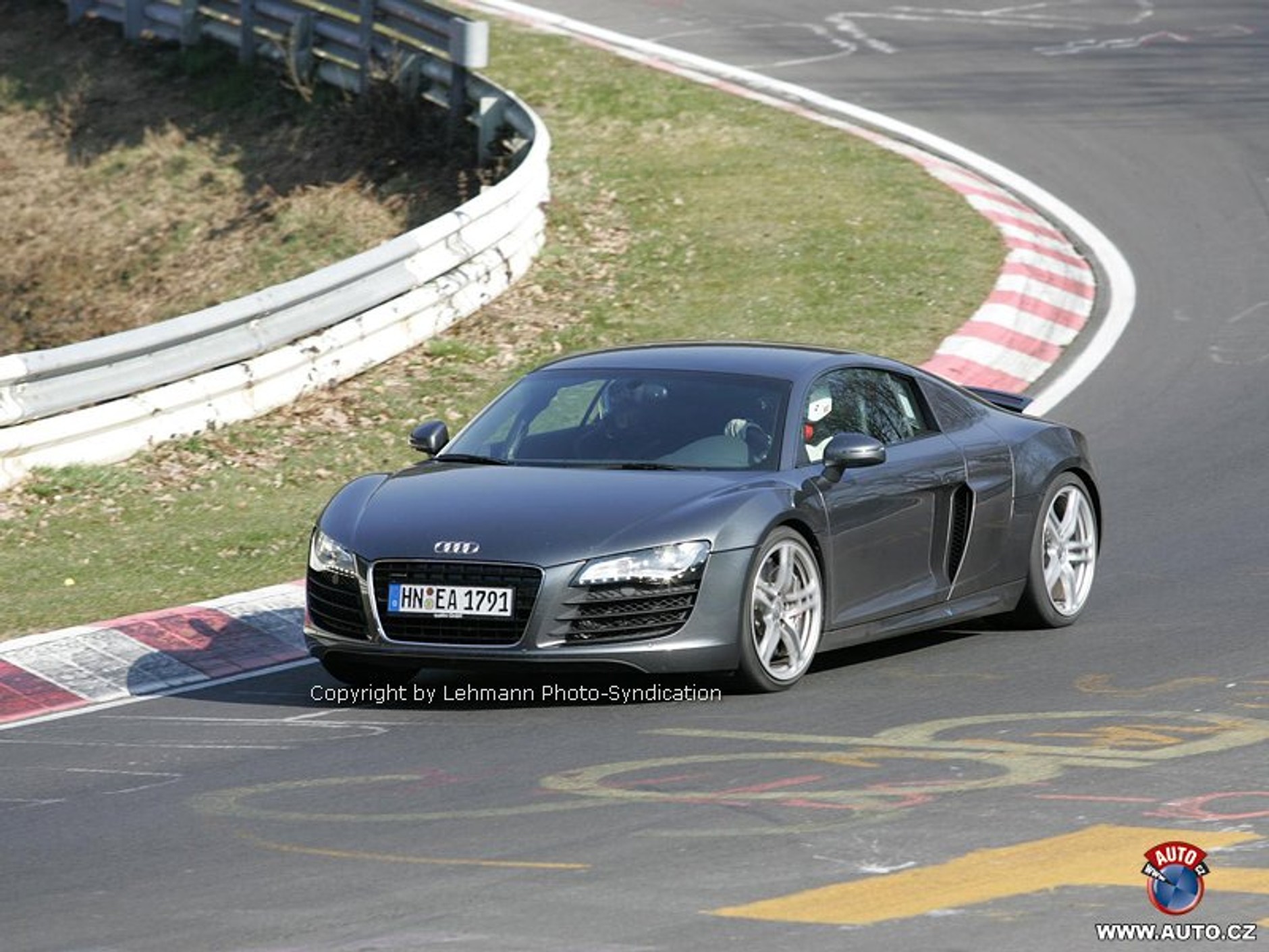 Zdjęcia szpiegowskie: dwa nowe 10-cylindrowe Audi RS na Nürburgringu