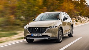 Kompaktowy SUV dostępny od ręki? Proszę bardzo: Mazda CX-5 2.0 od 142 800 zł - poradnik kupującego
