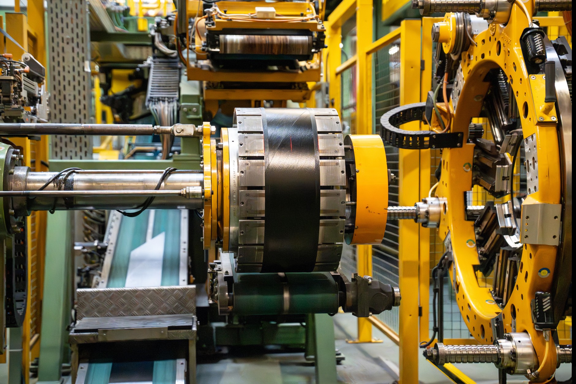 W różnych zakładach koncernu Goodyear obowiązują te same standardy jakości, wykorzystywane są takie same maszyny, receptury i technologie. Jakość opon nie zależy od miejsca ich produkcji
