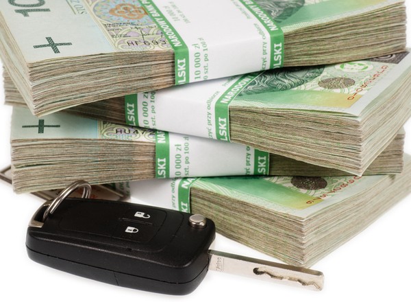 Raport: jak długo Polak pracuje na auto używane?