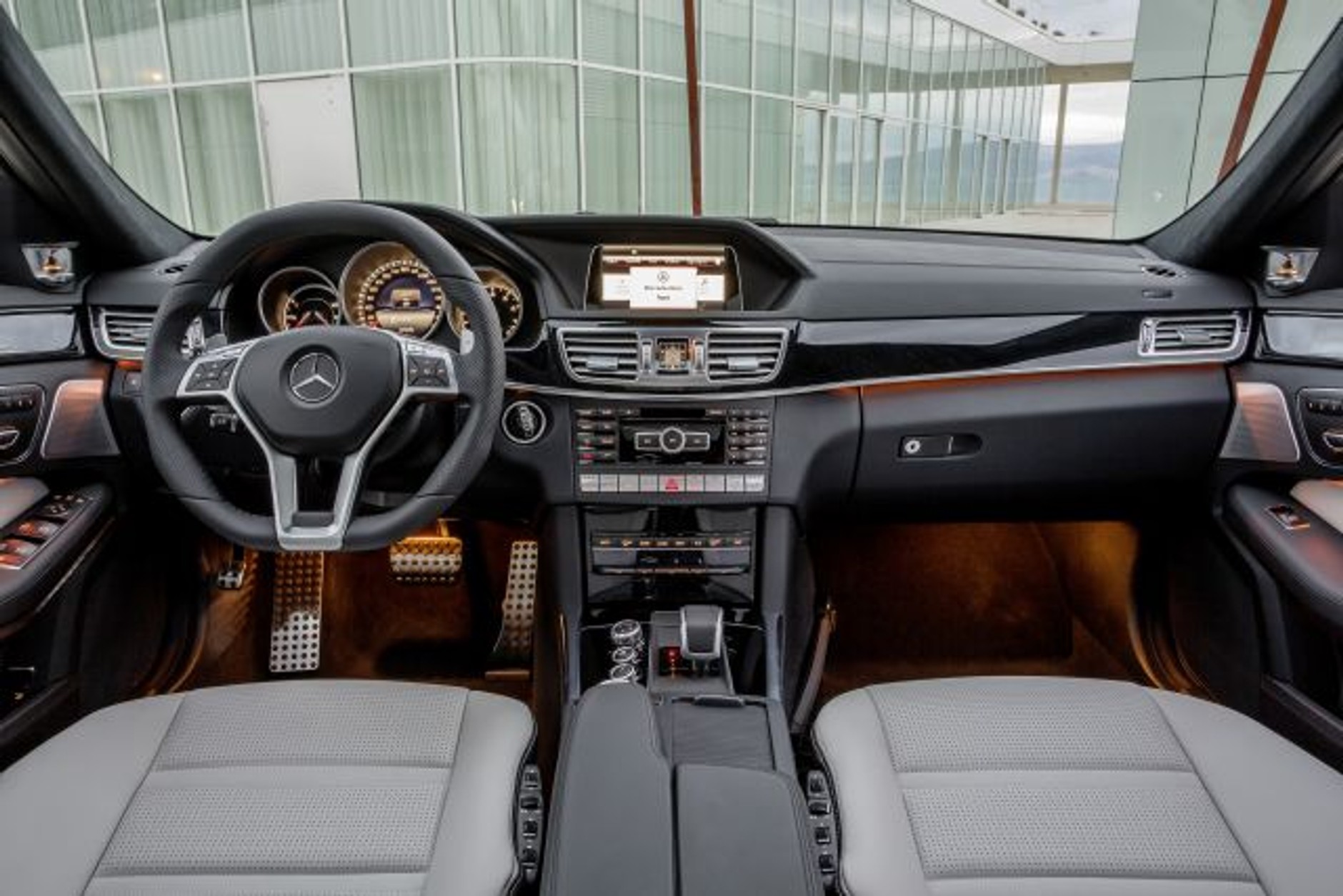 Nowy Mercedes-Benz E 63 AMG - teraz także z napędem 4MATIC