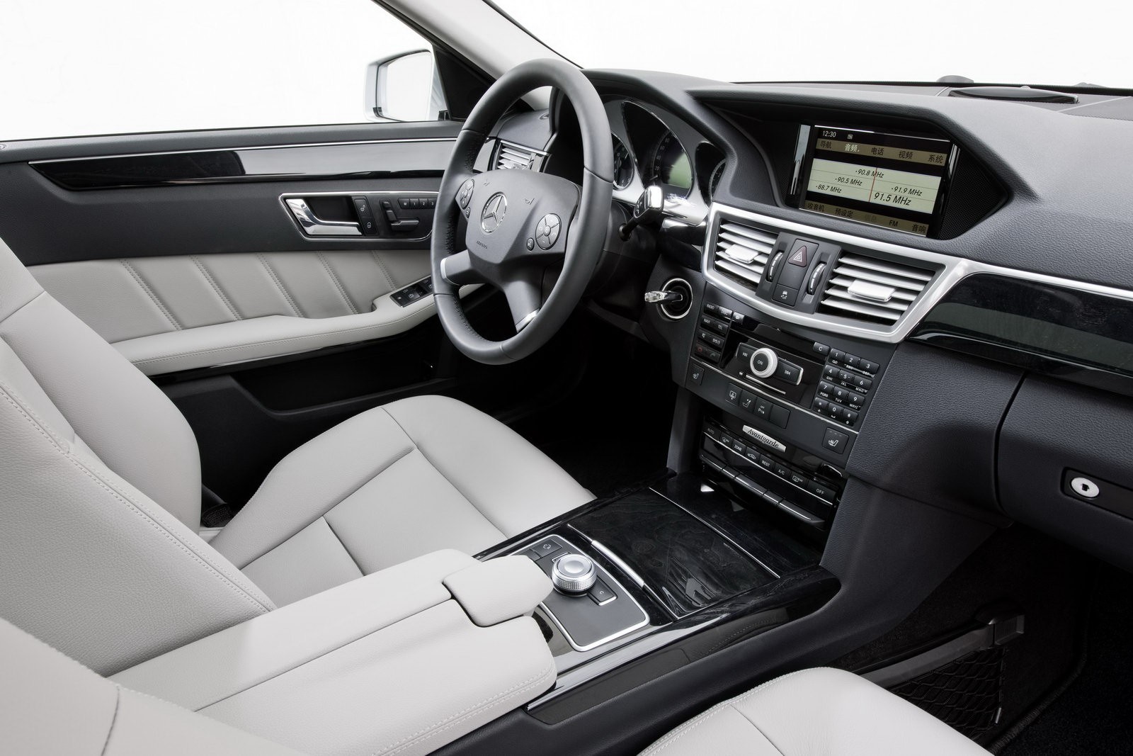 Pekin 2010: Mercedes-Benz E-Klasa LWB dla biznesmena